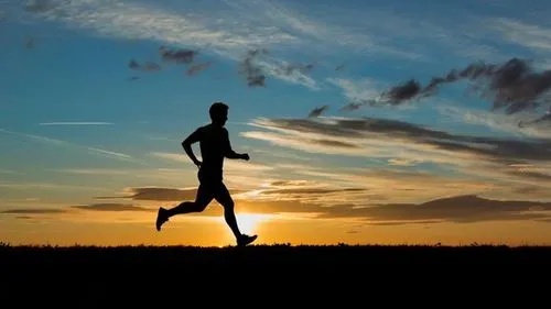 如果你堅(jiān)持跑步一年，將會(huì)發(fā)生什么？